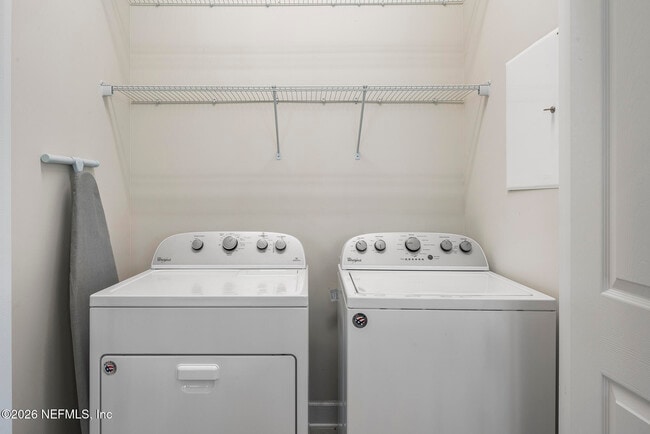 Building Photo - 39 Woodmere Ln