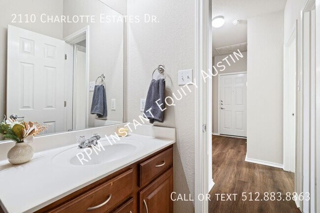 Building Photo - 2110 Charlotte Estates Dr