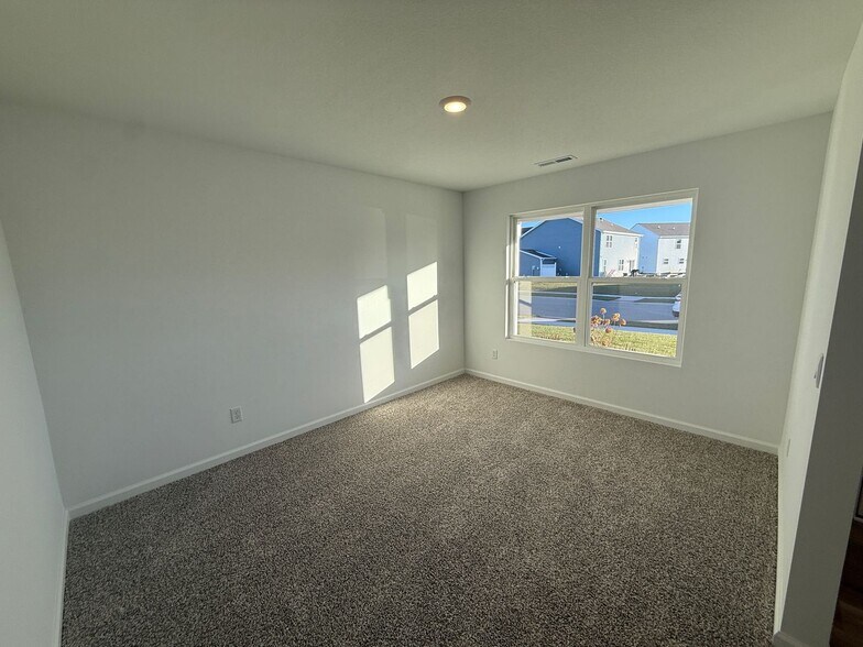 Building Photo - 3902 Bradley Dr