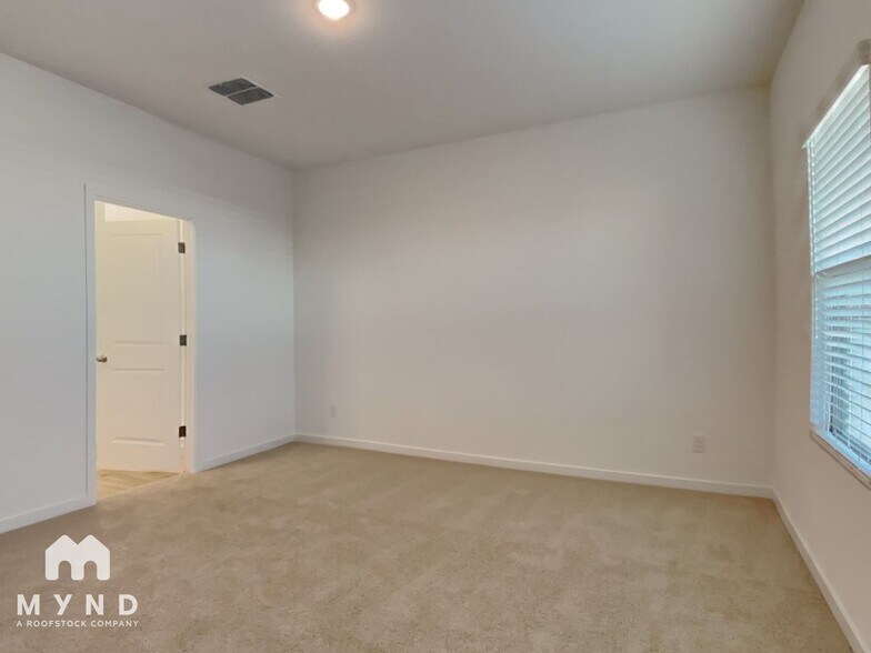 Building Photo - 7918 N 79th Ave