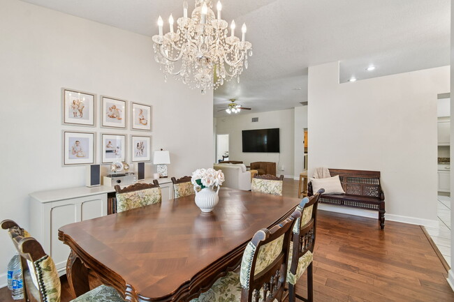 Building Photo - Tuscanny Street