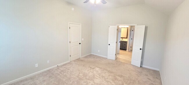 Building Photo - 844 Hedgefield Way