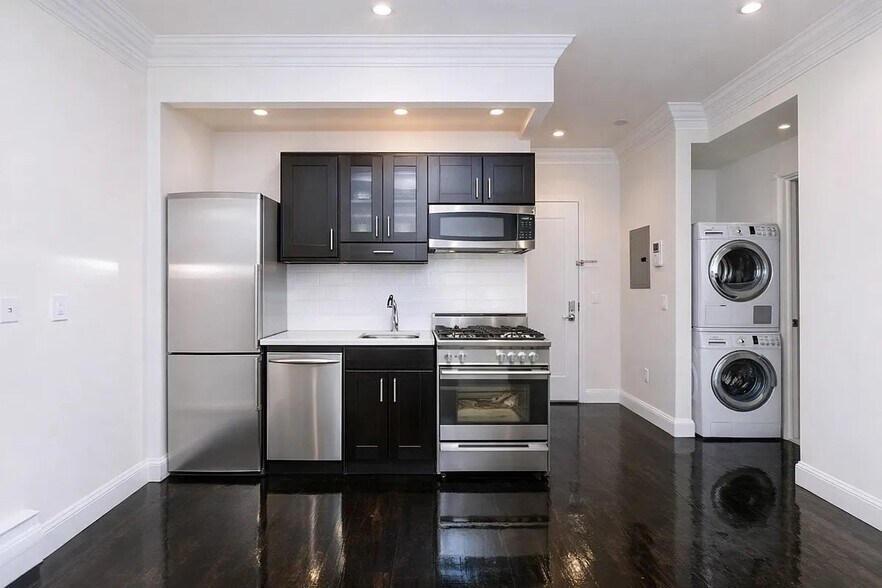 Building Photo - 326 E 4th St