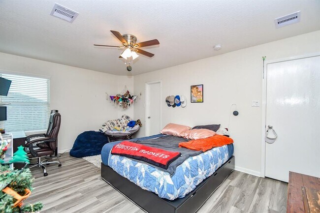 Building Photo - 2206 Rocky Hollow Ln