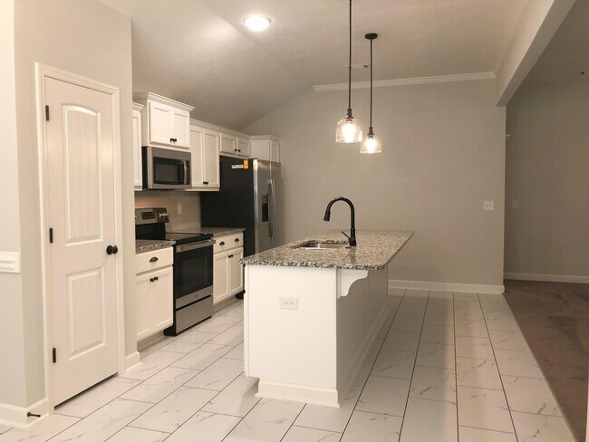 Building Photo - 895 Goodale Dr