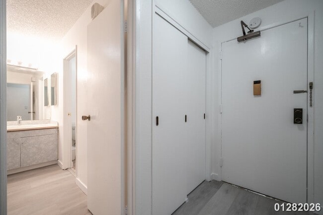 Building Photo - 1255 Nuuanu Ave