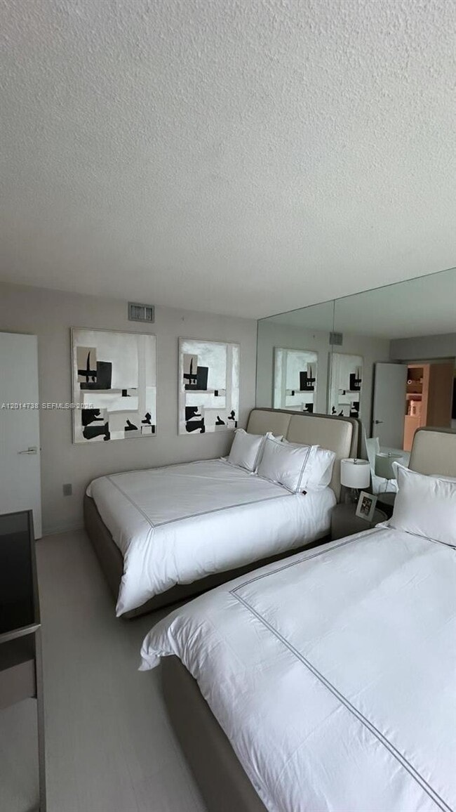 Building Photo - 16400 Collins Ave