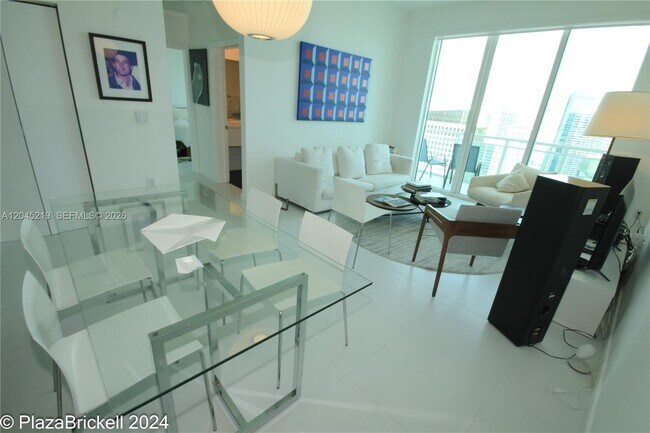 Building Photo - 950 Brickell Bay Dr