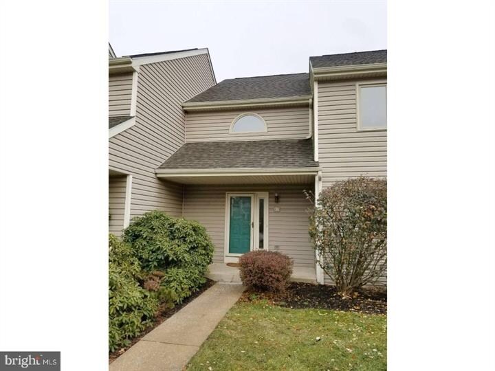 Primary Photo - 89 Winterberry Ct