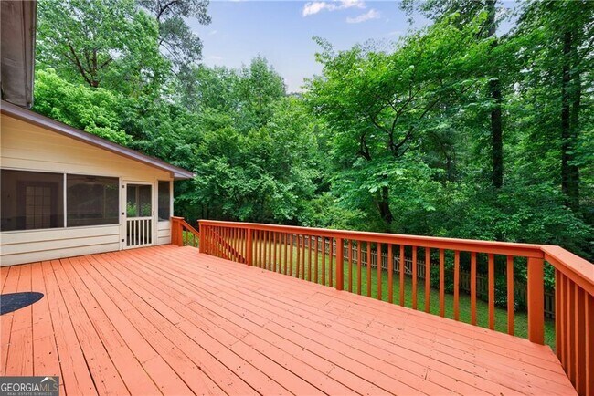 Building Photo - 10565 Shallowford Rd