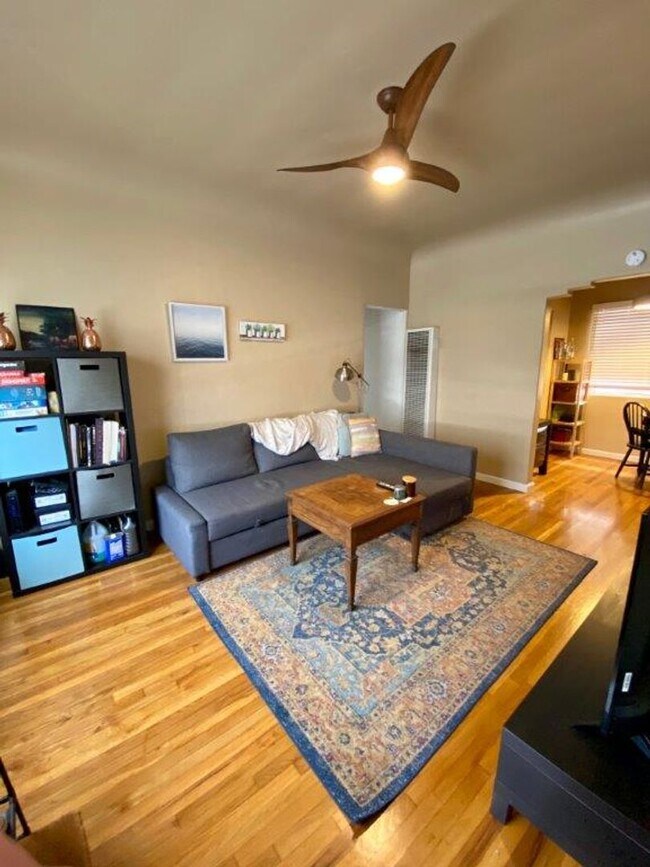 Primary Photo - Upstairs 1 bedroom 1 bathroom apartment - ...