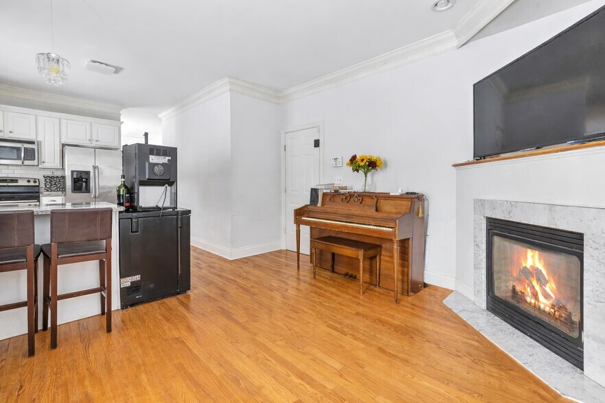 Building Photo - 240 Highland Ave