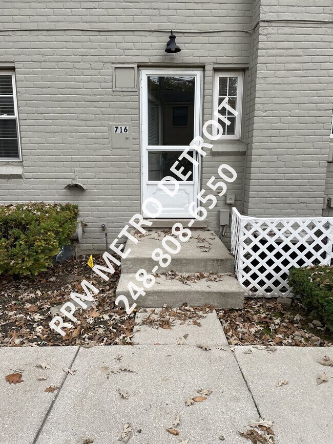 Building Photo - Charming Townhome in Birmingham