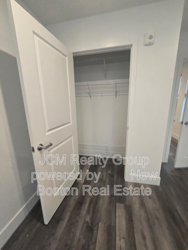 Building Photo - 585 Essex St