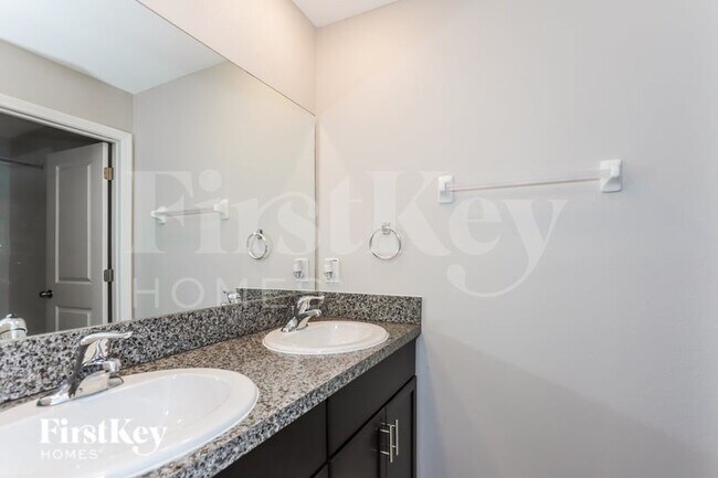 Building Photo - 10226 Bright Crystal Ave