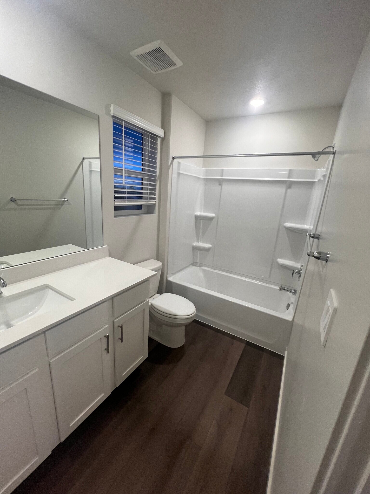 bath 2 - 404 W 630 N