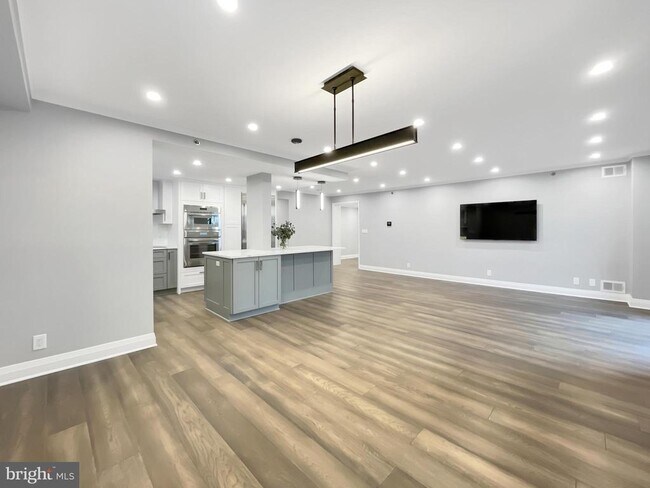 Building Photo - 4801 Hampden Ln