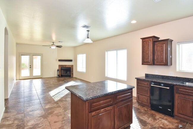 Building Photo - 2523 S 41st Ave