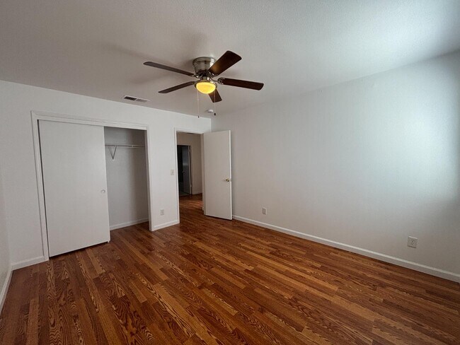 Building Photo - 813 Morton Ave