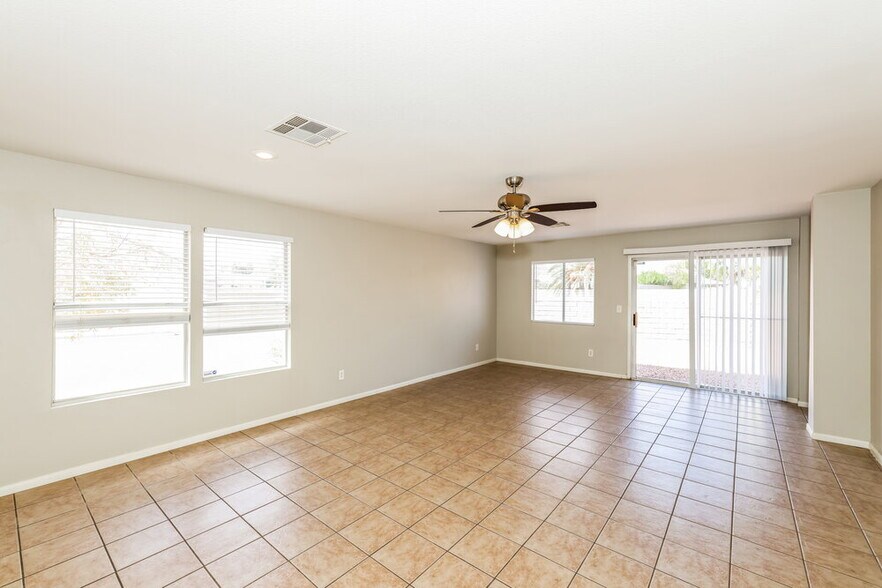 Building Photo - 881 Adobe Flat Dr