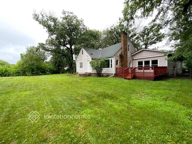 Building Photo - 8501 Goodhue St NE