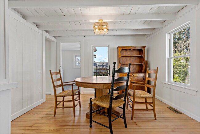 Building Photo - 14 2nd Ave