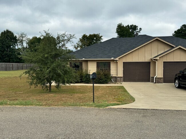 Building Photo - 15786 County Rd 472