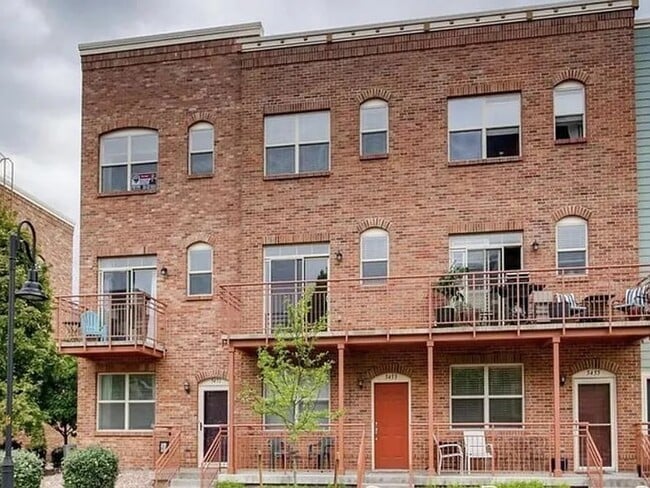 Building Photo - 5453 Water Tower Promenade