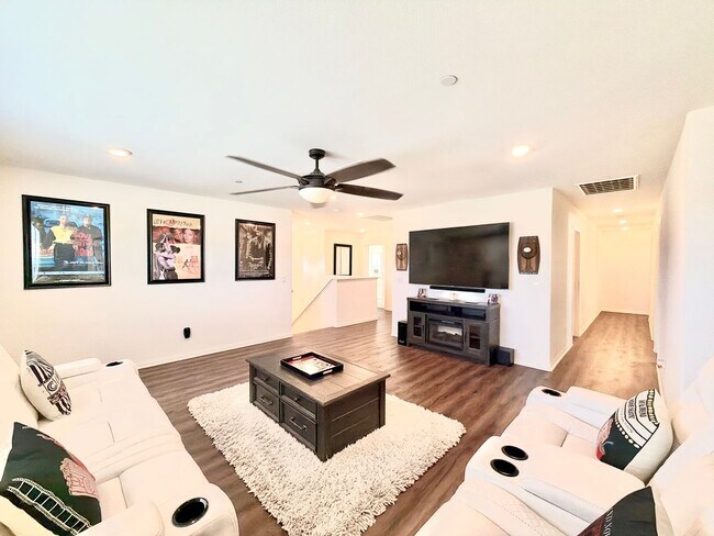 Building Photo - Resort-Style Pool Home with Mother-in-Law Suite,  RV Access & Included SOLAR Near Heritage Lake