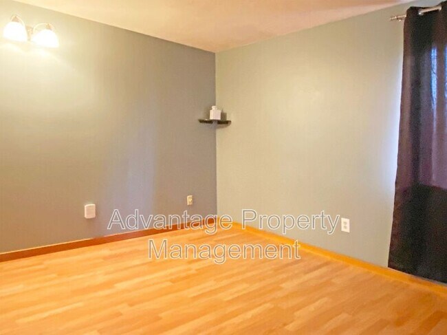 Building Photo - 149 NE Powderhorn Dr