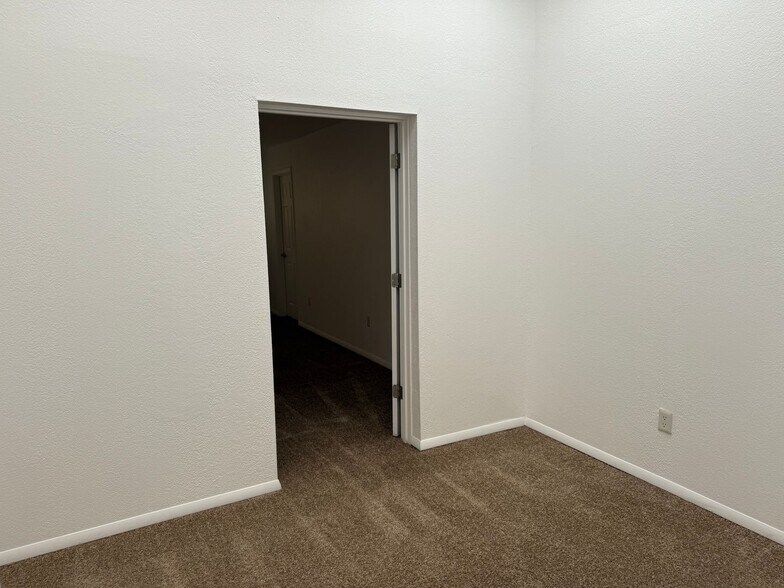 Building Photo - 639 N Richey Blvd