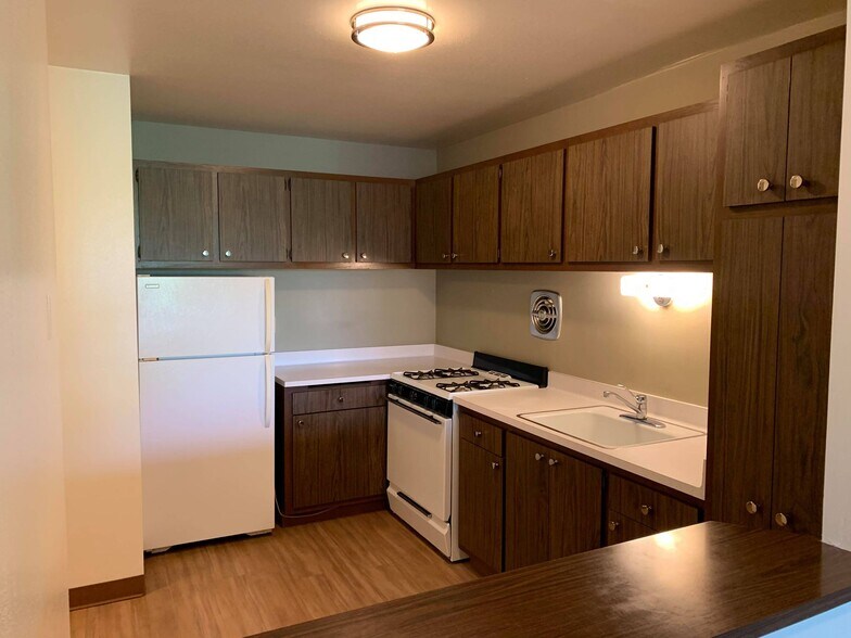 Park Village Apartments 500 W Hampton Ave Milwaukee WI 53217