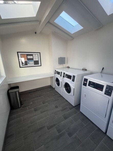 Building Photo - 233/235 Carmel Ave