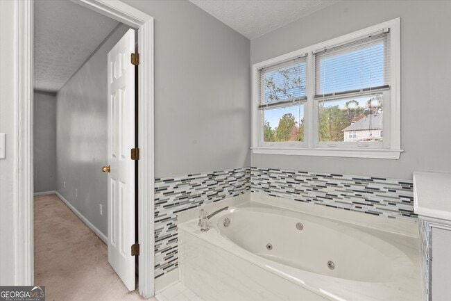 Building Photo - 115 Rockhurst Chase