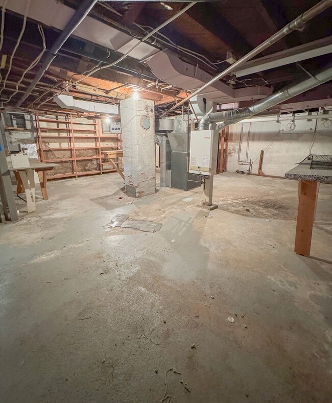 Building Photo - 2 BED/ 2 BATH SINGLE FAMILY HOME