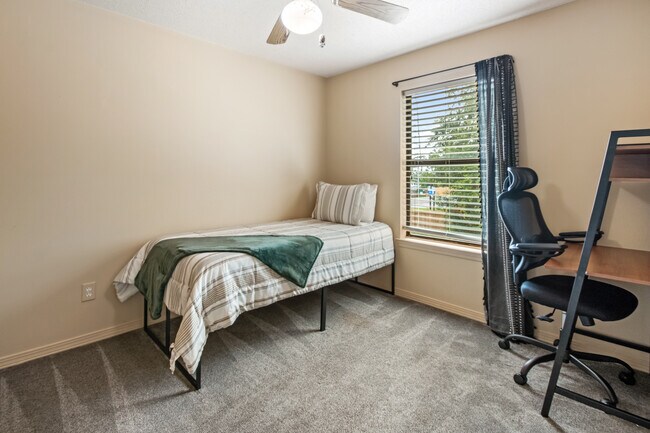 Building Photo - 193 Woodland Park Cir