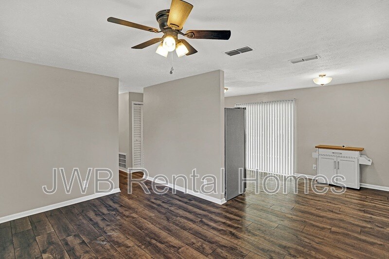Building Photo - 2643 Vernon St