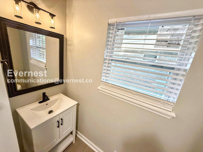 Building Photo - 7423 2nd Ave S