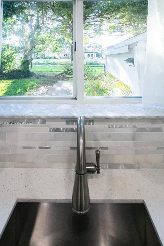 Building Photo - 1112 NE 41st Ave