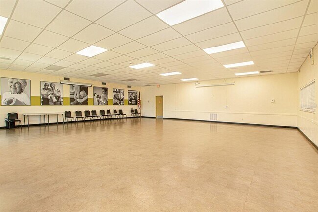Building Photo - 2331 Finlandia Ln