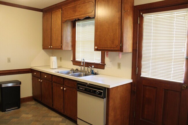 Building Photo - 2601 Bayleaf Cir SW