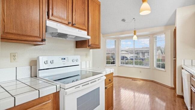 Building Photo - Super Cute with Lots to Offer!