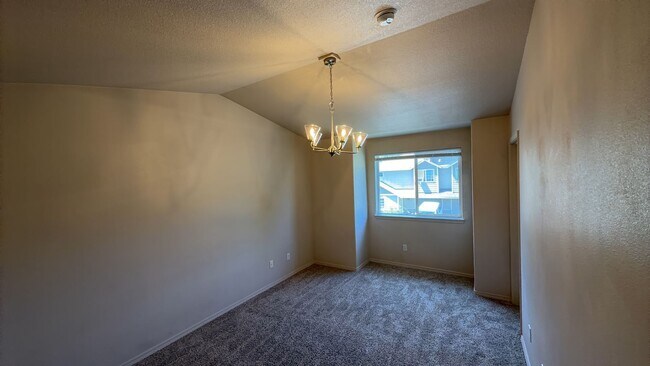 Building Photo - 1398 NE Elk Ct