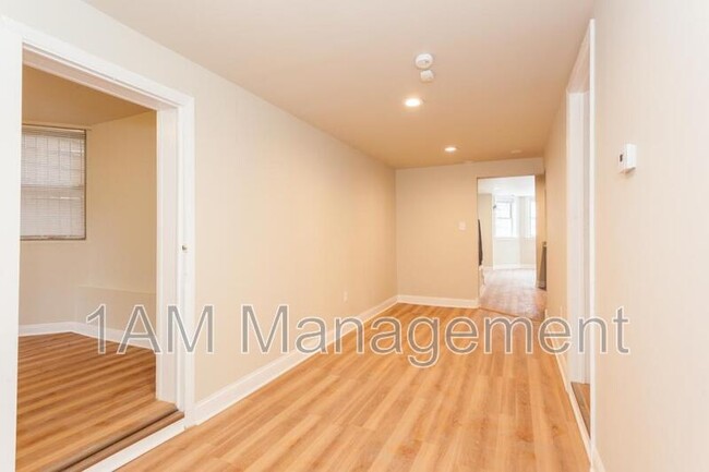 Building Photo - 4249 N Lawndale Ave