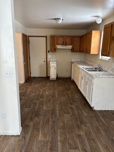 Building Photo - 57 W Warren Ave