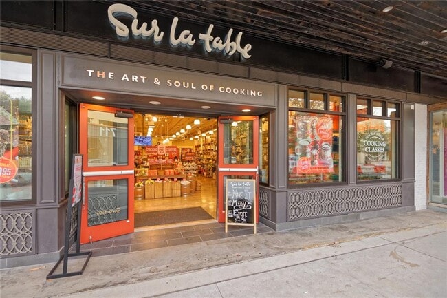 Building Photo - 903 S Bruce St