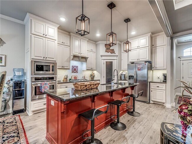 Building Photo - Beautiful home in Kelly Lake Estates + 4 bedrooms + 3 full bathrooms