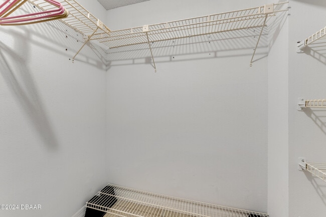 Building Photo - 935 N Halifax Ave