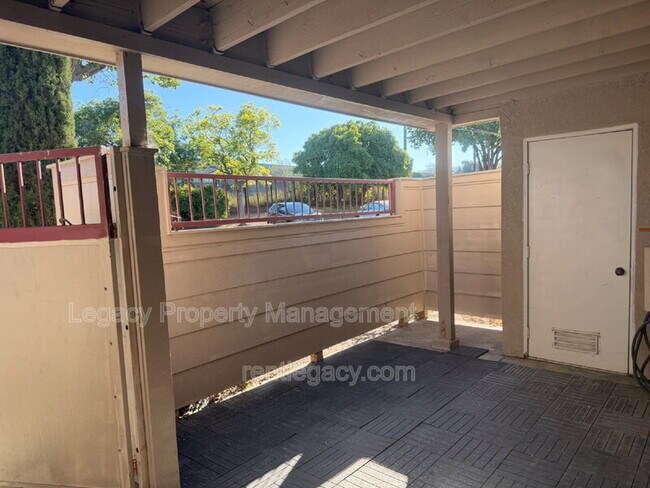 Building Photo - 7 Lancaster Cir