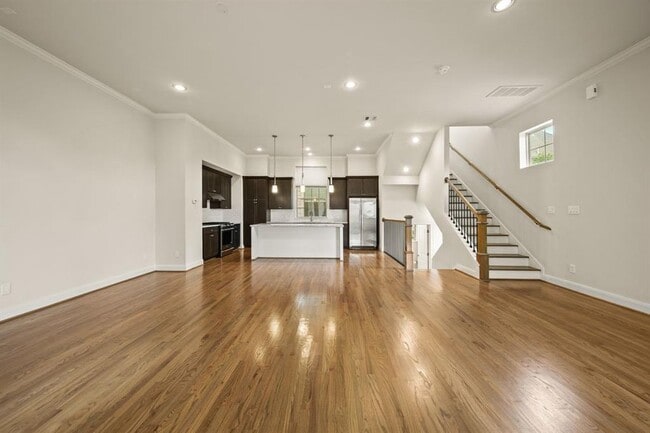 Building Photo - 1034 W 26th St